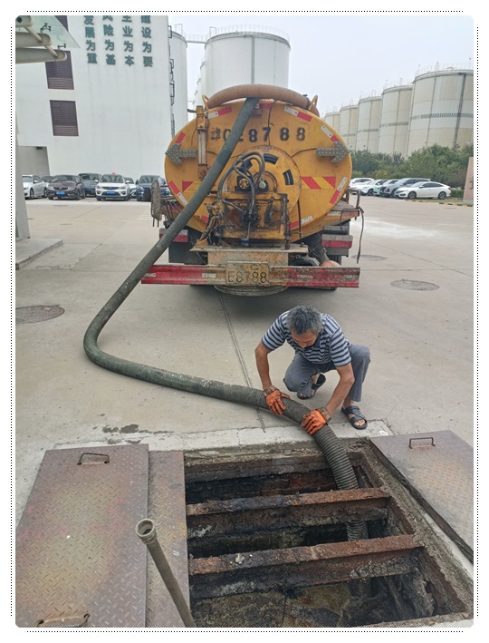 碾子山隔油池清掏