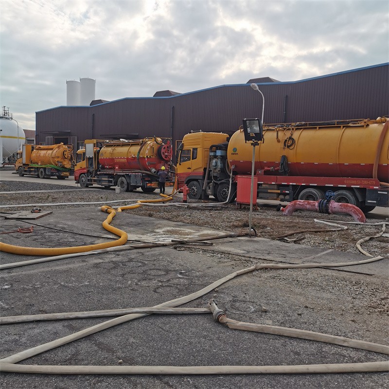 碾子山污水池清理