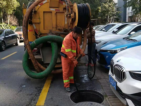 碾子山排污管道清淤